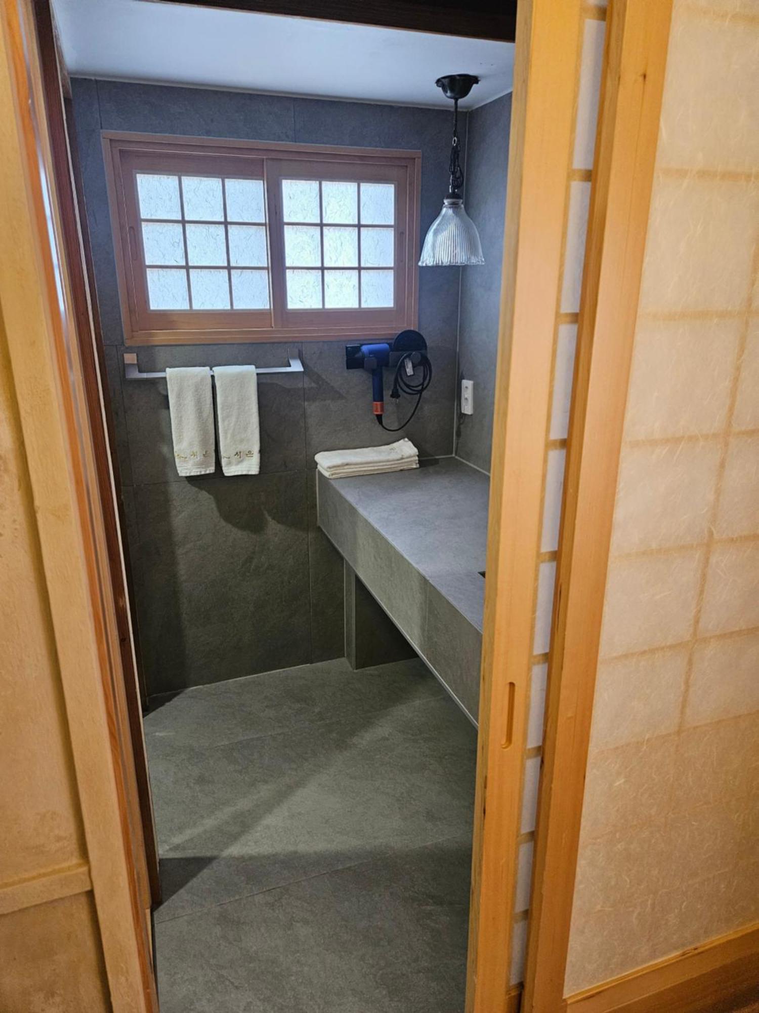 Sieunjae Bed & Breakfast Gyeongju Bagian luar foto